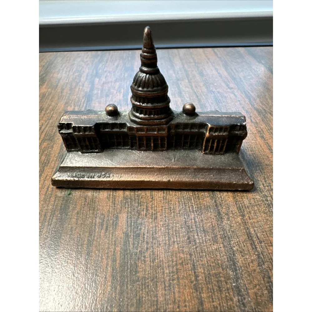 US Capitol Building Souvenir Paperweight Copper Metal Washington DC Traditional